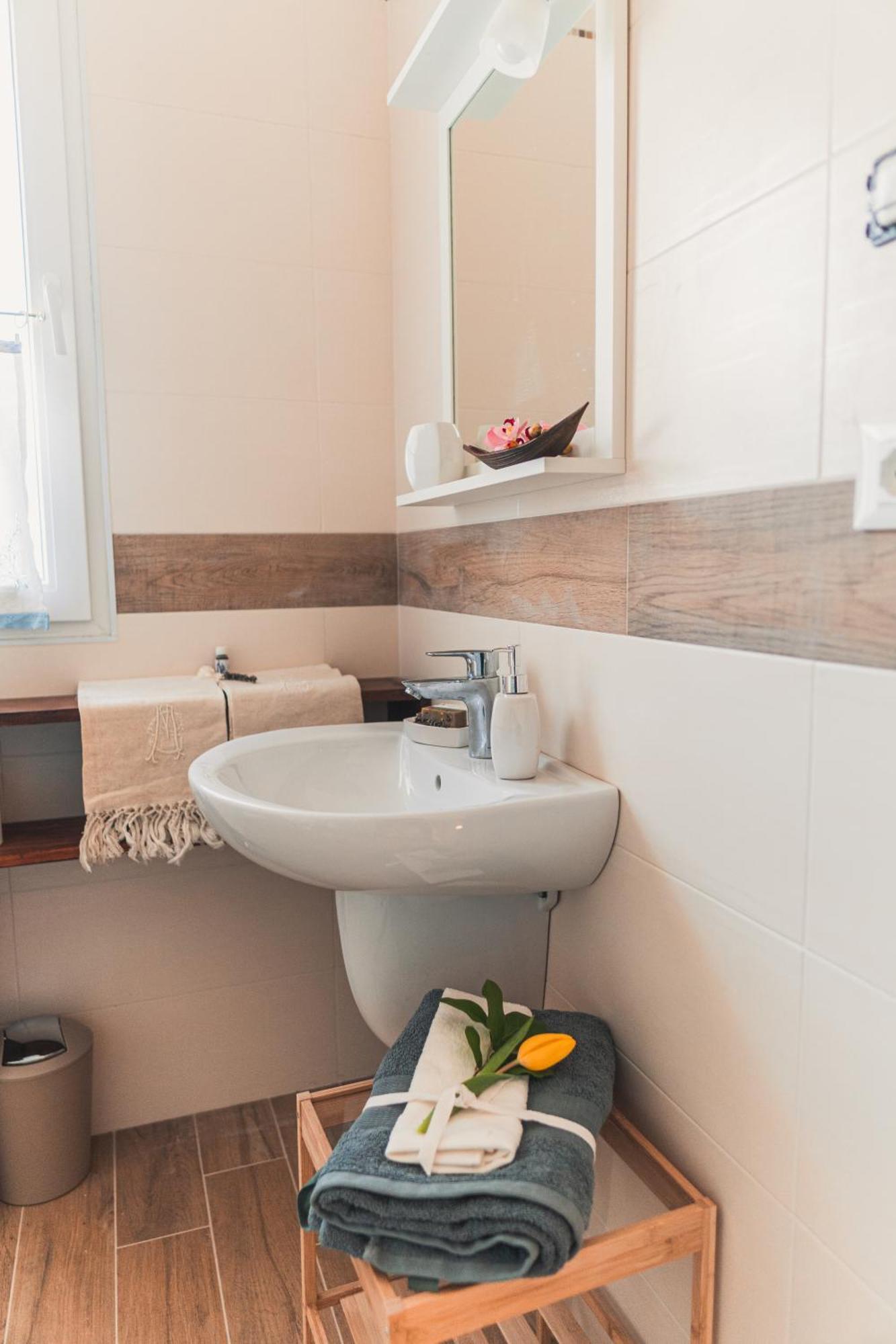 B&B Al Giardino Dei Laghi Ревине-Лаго Номер фото