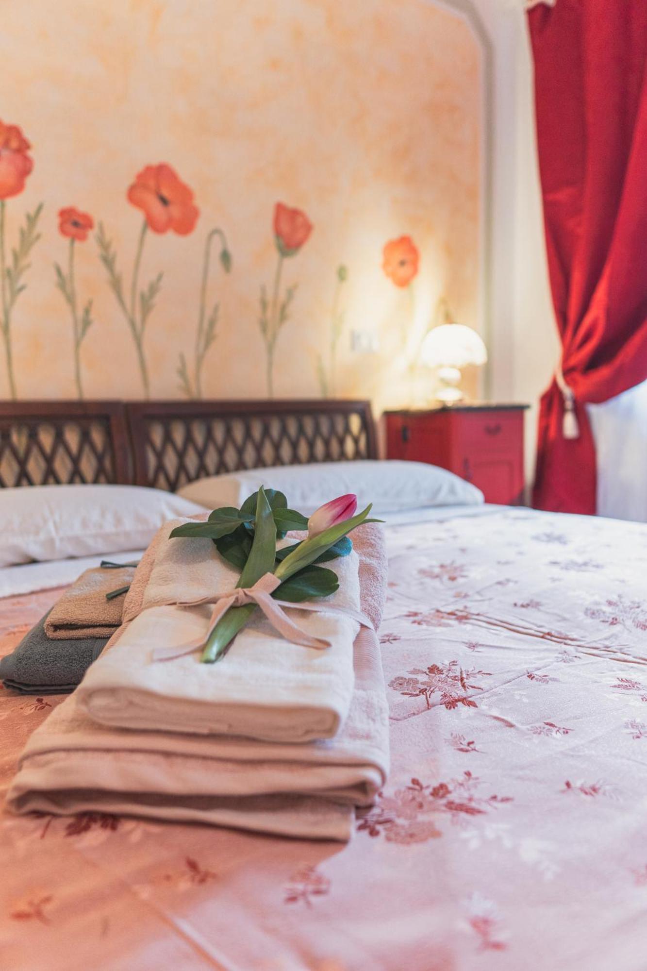 B&B Al Giardino Dei Laghi Ревине-Лаго Номер фото